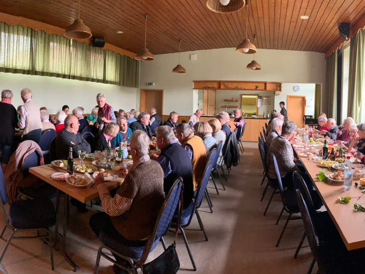 In Dorstadt feierten die Senioren das Weinfest. Fotos: Peter G. Matzuga