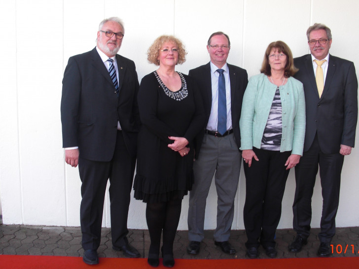 Der neue Vorstand des Kiwanis Clubs. Von links: Pastpräsident Jürgen Hunge, Präsidentin Sabine Pilottek, Jörg Hoffmann, Internetbeauftragter Karlheinz Hinterland und Schatzmeisterin Petra Hoffmann. Foto: Privat
