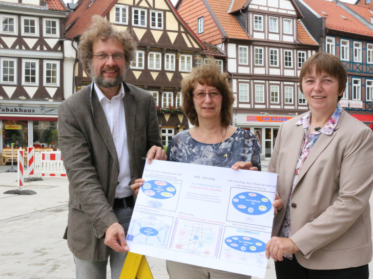 Andreas Riekeberg, Heike Wiegel und Christiane Jagau informierten über die Kritik des Asse 2-Koordinationskreises. Foto: Werner Heise