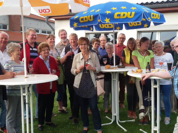 Gäste erschienen Zahlreich zur diesjährigen Erdbeerbowle des CDU-Samtgemeindeverbandes Elm-Asse. Foto: Privat