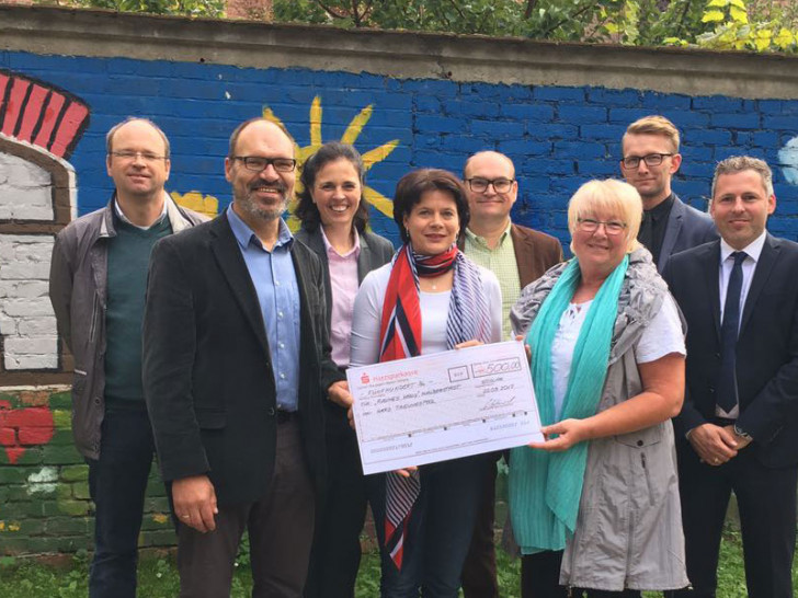 Roman Müller (Wernigerode Tourismus GmbH), Karl-Heinz Purucker (Evangelische Zentrum Kloster Drübeck), Antje Merker (Travel Charme Gothisches Haus),  Ute Döppelheuer (Harz TagungsPool), Wilfried Nicolaas Eulderink-Cattarius (relexa hotel Harz-Wald), Petra Lorek (Orientierungshaus „Rauhes Haus“), René Maue und Björn Rosenberg (HKK Hotel Wernigerode). Foto: Harzer Tourismusverband e.V.