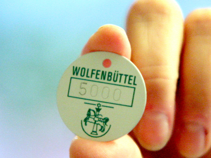 So wird die Hundesteuermarke ab 2016 aussehen. Foto: Stadt Wolfenbüttel
