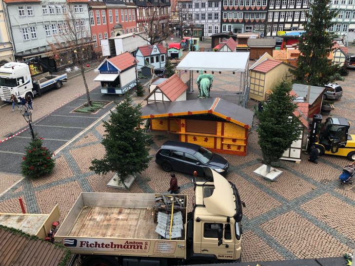 Am 27. November beginnt in Wolfenbüttel der Weihnachtsmarkt. Die Vorbereitungen laufen bereits. Foto: Marc Angerstein 