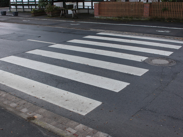 Ein Zebrastreifen auf dem Parkplatz würde einen falschen Eindruck erwecken. Symbolfoto: Alexander Panknin