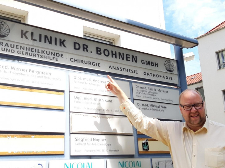 Jörn Domeier freut sich über die neue Nutzung der Immobilie Klinik Dr. Bohnen. Foto: Abgeordnetenbüro Jörn Domeier, MdL