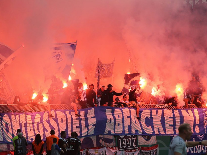 Transparent der Hertha-Fans am Montag im Eintracht-Stadion. Foto: Agentur Hübner
