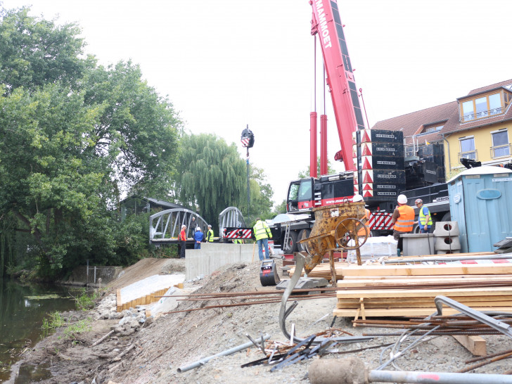 Am Freitag wurde die Brücke Grund über die Oker. Fotos: Anke Donner  