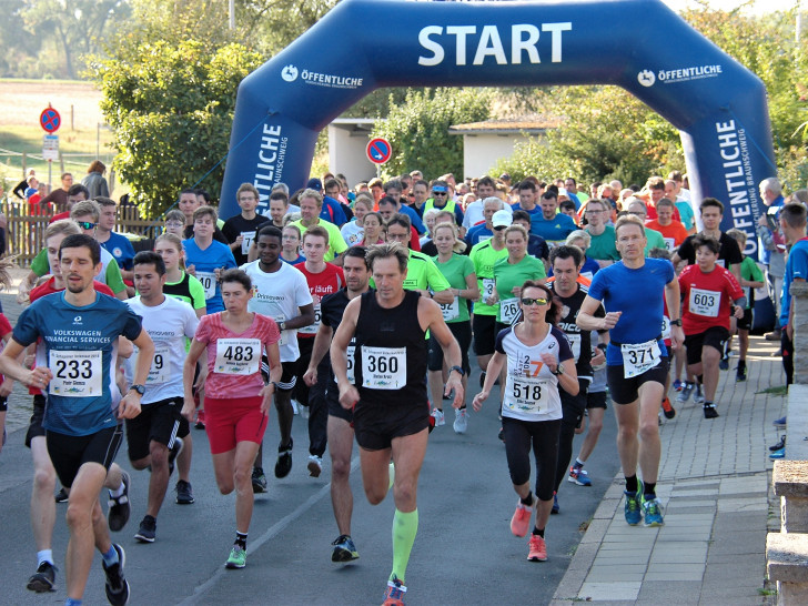 Der Start des letzten Volkslaufes. Foto: Andreas Weber/TSV Schapen
 