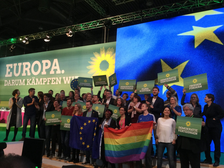 Europakandidaten mit: 2. Reihe 2. von rechts Viola von Cramon, und 6. von rechts Katrin Langensiepen Foto: GRÜNE Wolfenbüttel