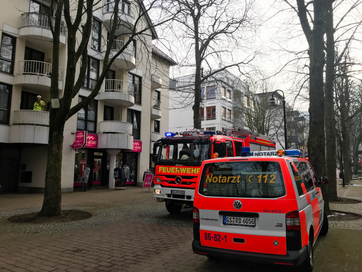 In der Herzog-Wilhelm-Straße soll ich eine hilflose Person hinter einer verschlossenen Tür befunden haben. Foto: Feuerwehr
