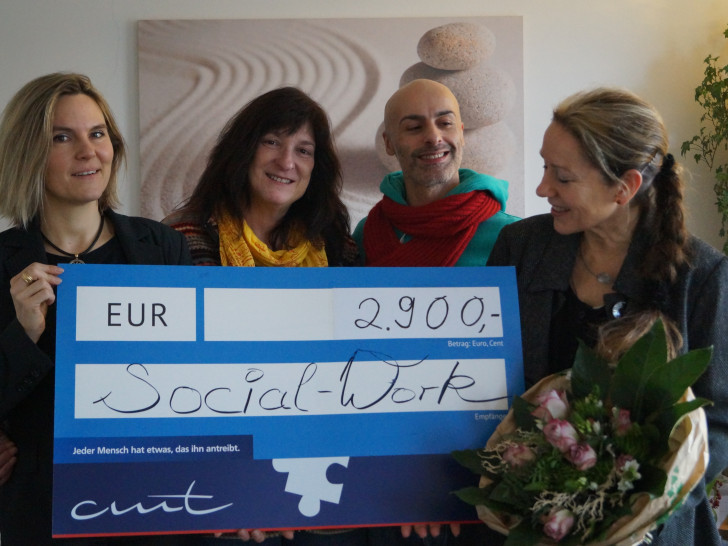 2.900 Euro kamen für den guten Zweck zusammen. Foto: cmt Wolfsburg