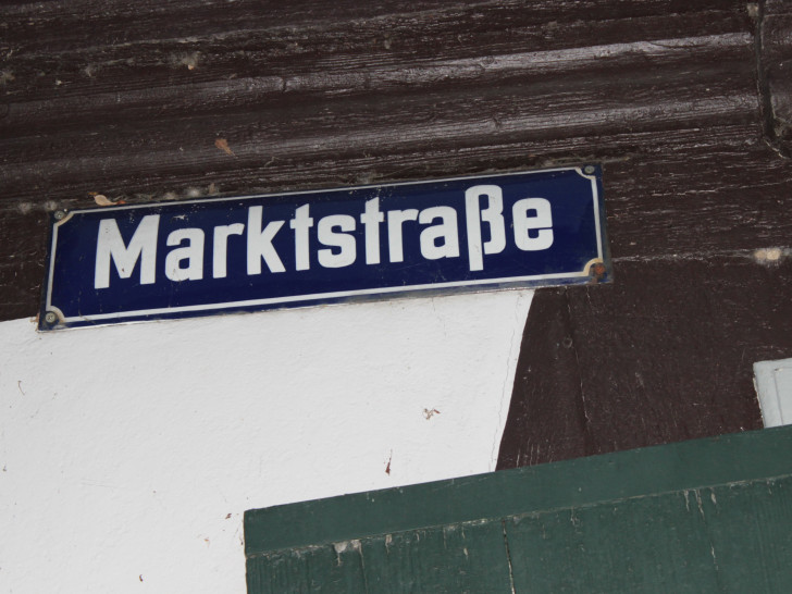 Die Brücke an der Marktstraße und die Bahnhofsbrücke sollen einen neuen Namen erhalten. Symbolbild. Foto: Anke Donner