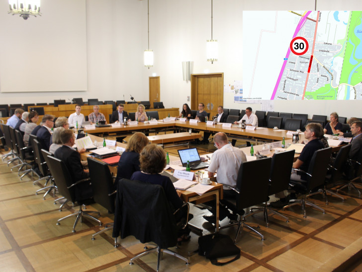 Der Planungsausschuss stimmte der Verkehrsberuhigung der Thiedestraße zu. Foto/Karte: Alexander Dontscheff/maps4news.com