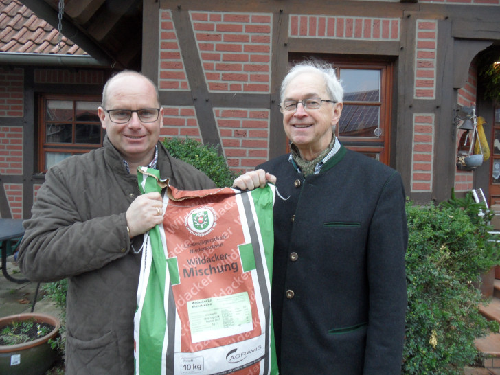 Ullrich Löhr, Vorsitzende des Landvolkes Braunschweiger Land, Bernd Becker, Vorsitzende der Jägerschaft des Landkreises Wolfenbüttel. Foto:  Jägerschaft 
 