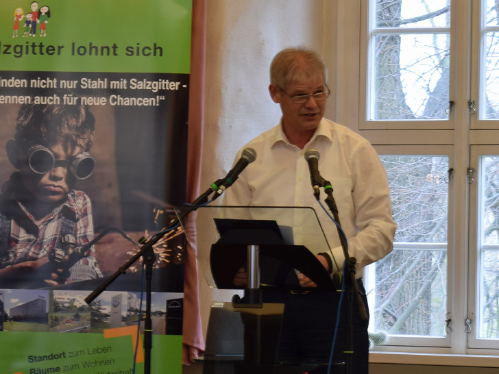 Oberbürgermeister Frank Klingebiel begrüßt die Teilnehmerinnen und Teilnehmer des Bezirksvertretertages. Foto: Stadt Salzgitter