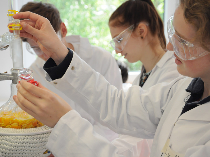 Interessierte Schülerinnen und Schüler der gymnasialen Oberstufe können am 16. und 17. Juni 2016 an der Technischen Universität Braunschweig an einem „Schnupperstudium“ im Fach Chemie teilnehmen. Foto: TU Braunschweig 