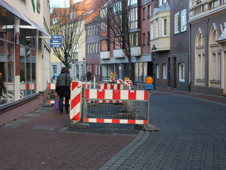 Vor dem Bäcker in der Stederdorfer Straße kann man wegen einer Baustelle dieser Tage nicht parken. Foto: Frederick Becker