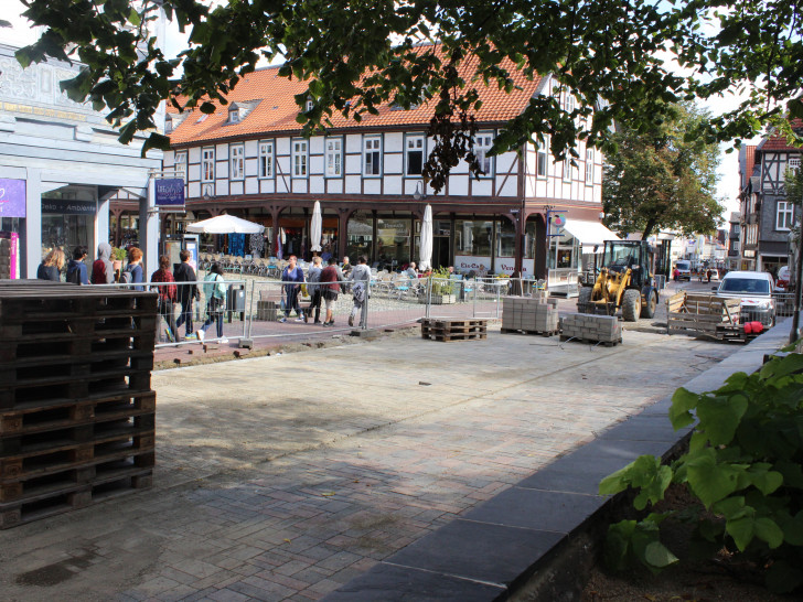 Auch während des Altstadtfestes am kommenden Wochenende wird die Baustelle an der Marktkirche nicht verschwinden. Foto: Anke Donner 