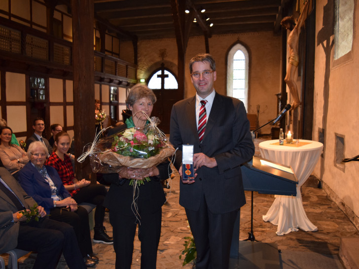 Jutta Fricke und Oberbürgermeister Oliver Junk im Großen Heiligen Kreuz. Foto: Stadt Goslar
