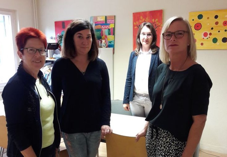 Von links: Sozialausschussmitglied Dörthe Weddige-Degenhard, Sabine Rieck, Tanja Hirschfeld, SPD-Landtagskandidatin Dunja Kreiser 
