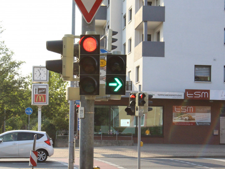 Die Umschaltzeit des Grünen Leuchtpfeils am Grünen Platz wird nicht verlängert. Foto: Max Förster 