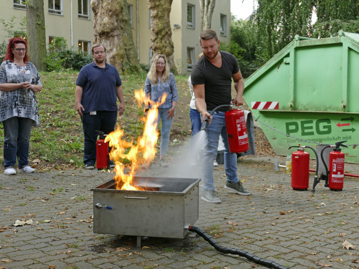 Einige Teilnehmer des Lehrgang bei einer Übung.

Foto: Landkreis Peine