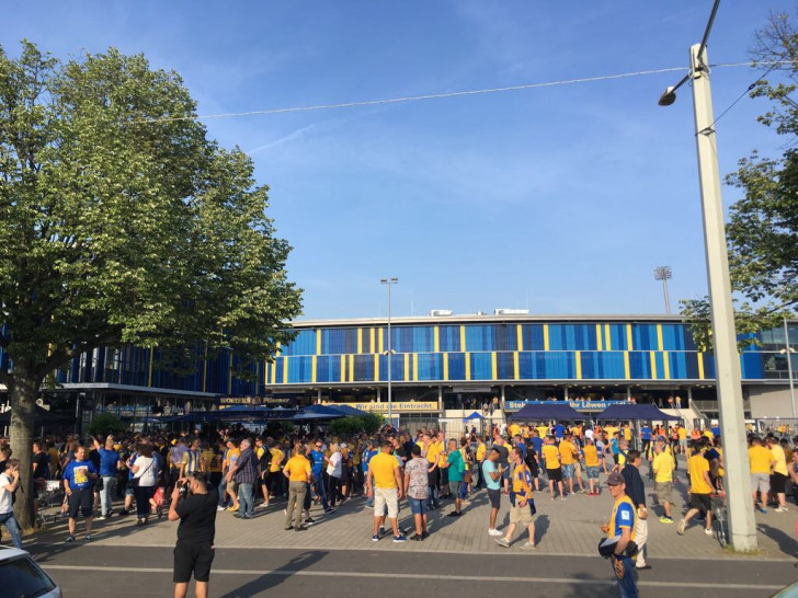 Zum Eintracht-Spiel am Samstag werden Sonderbusse eingesetzt. Foto: Jens Bartels