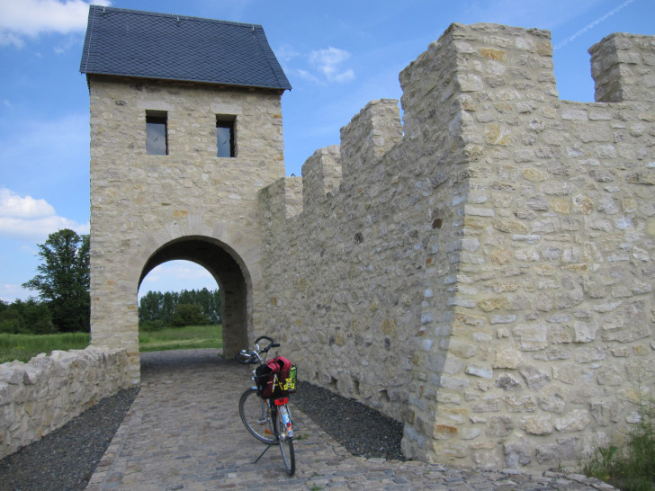 Wolfenbüttel. Für Sonntag den 3. Juli lädt der ADFC Kreisverband Wolfenbüttel alle interessierten RadfahrerInnen zu einer geführten Radtour zur Pfalz Werla ein. Foto: ADFC Wolfenbüttel 