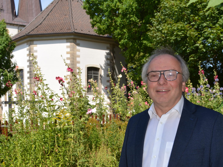 Hans Schweda verabschiedet sich nach 37 Jahren im Dienst der Kirche in den Ruhestand.

Foto: ev.-luth. Kirchenkreis Peine