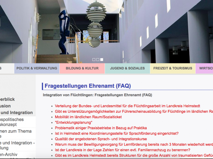 Mann kann sich jetzt auch online über die wichtigsten Fragen zu Integration informieren. Foto: Screenshot, www.helmstedt.de