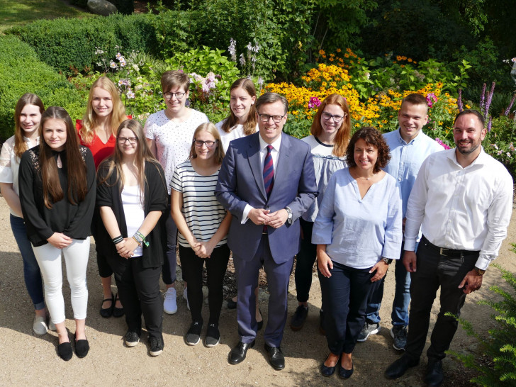 Der Landkries Gifhorn stellte dieses elf neue Auszubildende ein.

Foto: Landkreis Gifhorn