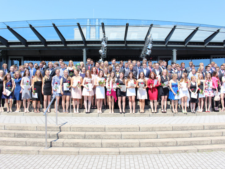 Auch die 165 Abiturientinnen und Abiturienten des Gymnasiums im Schloss, konnten sich über ihren Abschluss freuen. Foto: Max Förster