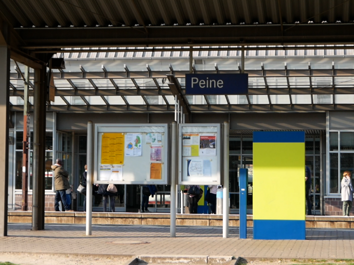 Am Bahnhof in Peine fing die Belästigung an.