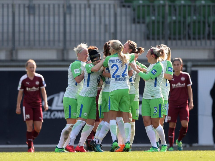 Die Frauen des VfL Wolfsburg jubeln über den Finaleinzug im DFB-Pokal. Foto: Agentur Hübner
