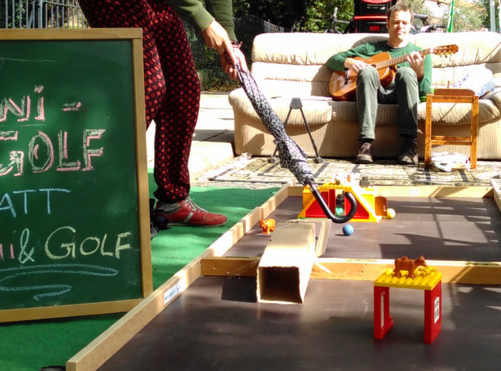Das Mittagstief kann mit Outdoor-Aktivitäten wie Minigolf (statt Mini & Golf) spielereisch bekämpft werden. Foto: Greenpeace