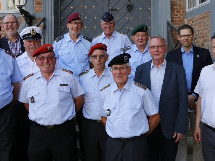 Der Kriegsgräber-Pflegeeinsatz wurde im Rathaus gewürdigt. Foto: Stadt Wolfenbüttel