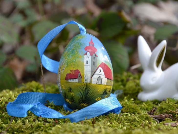 Jeder kann helfen den Osterbrunnen wieder mit bunten Eiern zu schmücken. Symbolbild: Pixabay