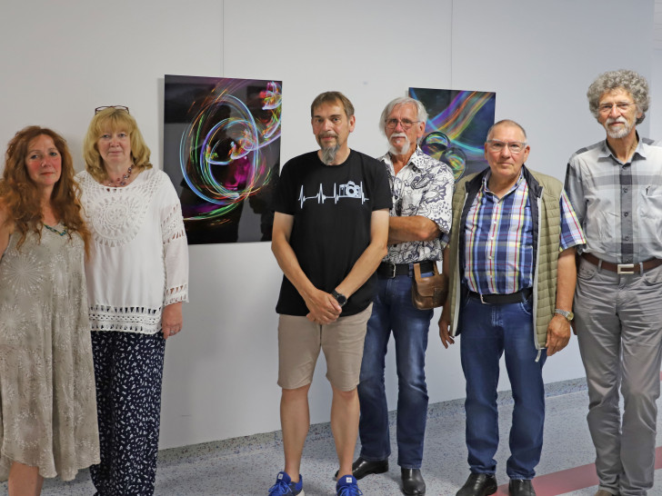 Bereits zum dritten Mal stellen die Mitglieder der Fotogruppe „Blende 38“ ihre neuesten Werke im Städtischen Klinikum aus. Foto: Städtisches Klinikum Wolfenbüttel