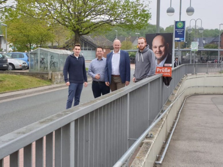 Von links: Julius Nießen, Marcel Haak (Vorsitzender JU Lehrte), Frank Prüße (Bürgermeisterkandidat in Lehrte, CDU), Philipp Reinhardt (Vorsitzender JU Peine). Foto: Junge Union