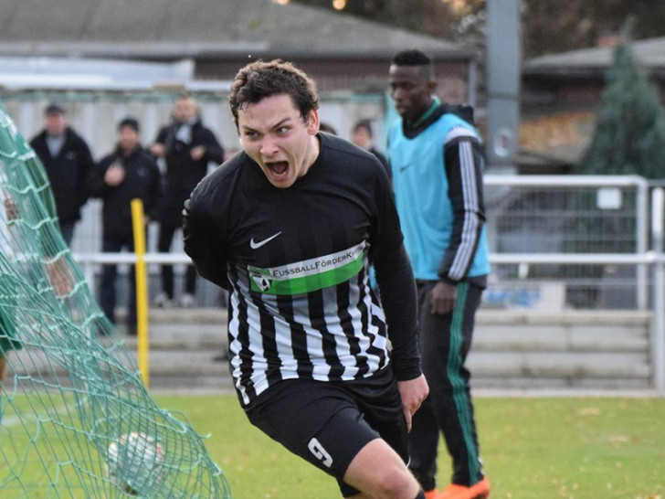 Tim Schmalkoke vom BSC Acosta teilt sich aktuell die Spitze der Torjägerliste mit Julian Kratzert vom SCW Göttingen. Kann der Braunschweiger gegen Gitter wieder punkten? Foto: Moritz Eden