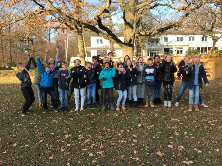 Die Schüler der Klasse 6a freuen sich schon auf ihren Auftritt beim KiKa in Köln. Foto: Gymnasium am Bötschenberg