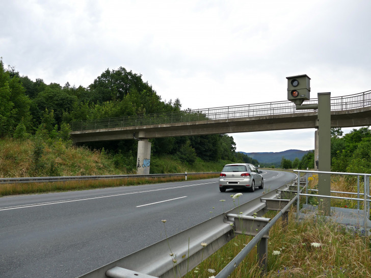 Erneut hat die Radaranlage auf der B82 in Höhe des Heizkraftwerkes bei Langelsheim Temposünder überführt. Die Spitzenreiter waren mit 147 beziehungsweise 148 Stundenkilometern unterwegs. Foto: Landkreis Goslar