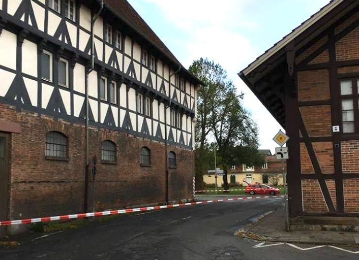 Die Durchfahrt zwischen dem ehemaligen Kornspeicher und dem Bürgermuseum ist derzeit gesperrt. Symbolfoto: Archiv