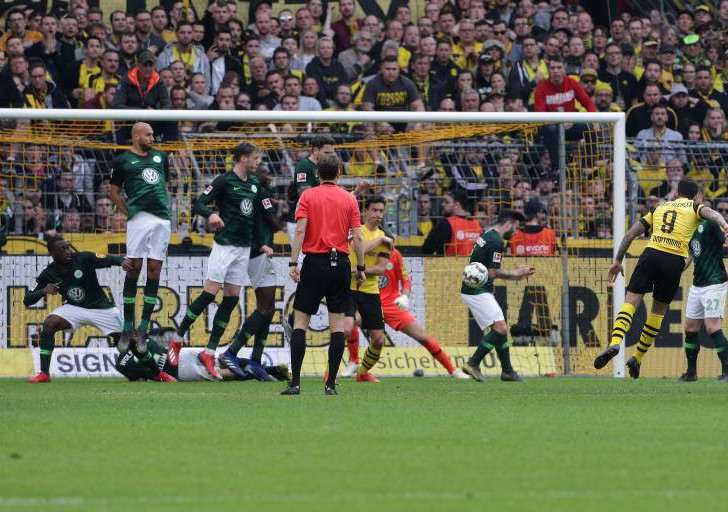 Paco Alcacer mit dem 1:0 für Borussia Dortmund. Foto: imago
