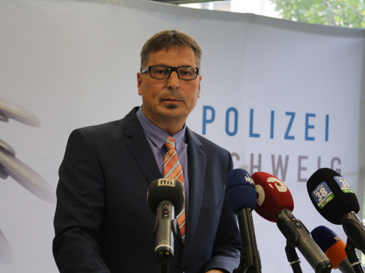 Braunschweigs Polizeipräsident Michael Pientka war Freitag an die Öffentlichkeit gegangen, hatte aber viel Raum für Spekulationen gelassen. Foto: W. Heise
