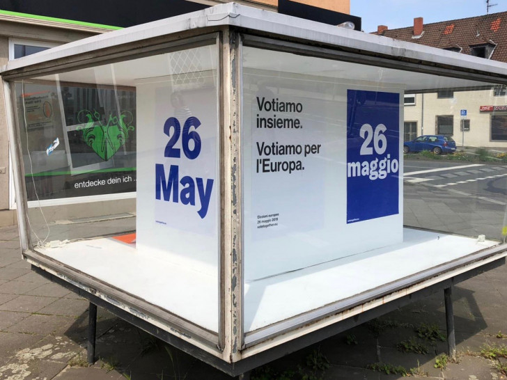 Mithilfe der noch verbliebenen Schaukästen in Wolfsburg wird auf die Europawahlen am 26. Mai aufmerksam gemacht. Foto: Schaukasten Wolfsburg