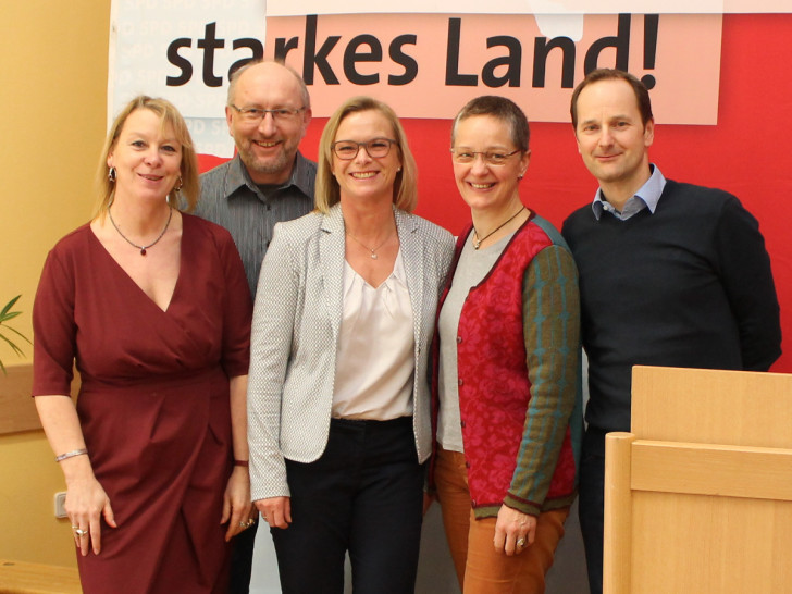 Stellvertretend für die SPD in der Gemeinde Cremlingen begaben sich Susanne Rudolph, Matthias Franz, Dunja Kreiser, Susanne Ehlers und Bernd Telm auf ein gemeinsames Foto (v. li.). Foto: SPD
