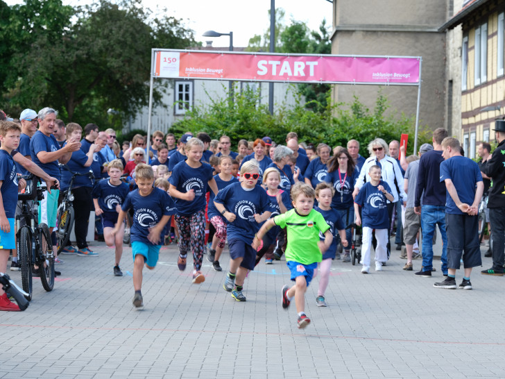 Groß und Klein nahmen am Inklusionslauf im letzten Jahr teil. Foto: Bernhard Janitschke