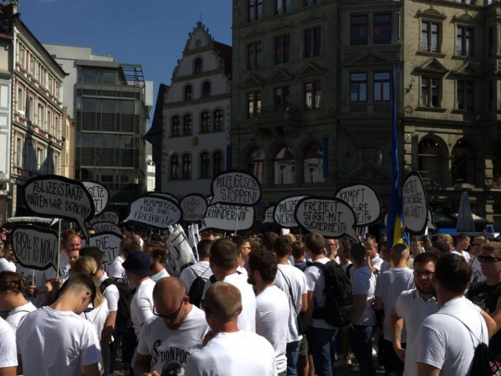 Sie demonstrierten aus Angst vor einem Überwachungsstaat. Unzählige Gegner des neuen Polizeigesetzes in Braunschweig. Foto: Sandra Zecchino/Archiv