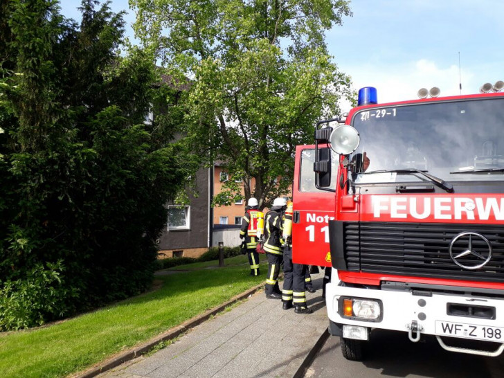 Ein Mülleimer rief am Vormittag die Feuerwehr auf den Plan. Fotos: Feuerwehr Wolfenbüttel